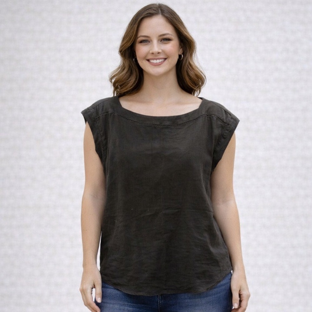 Ann Taylor black linen embroidered top. Size M. NWOT